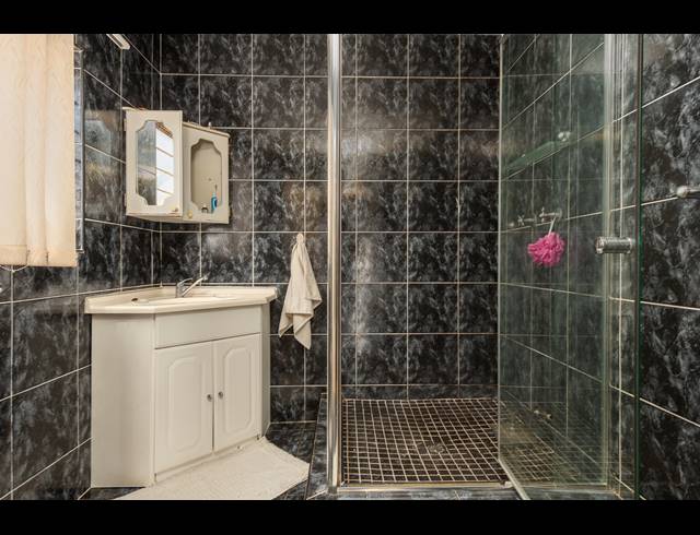 3 BEDROOM FREEHOLD FOR SALE IN SUIDEROORD